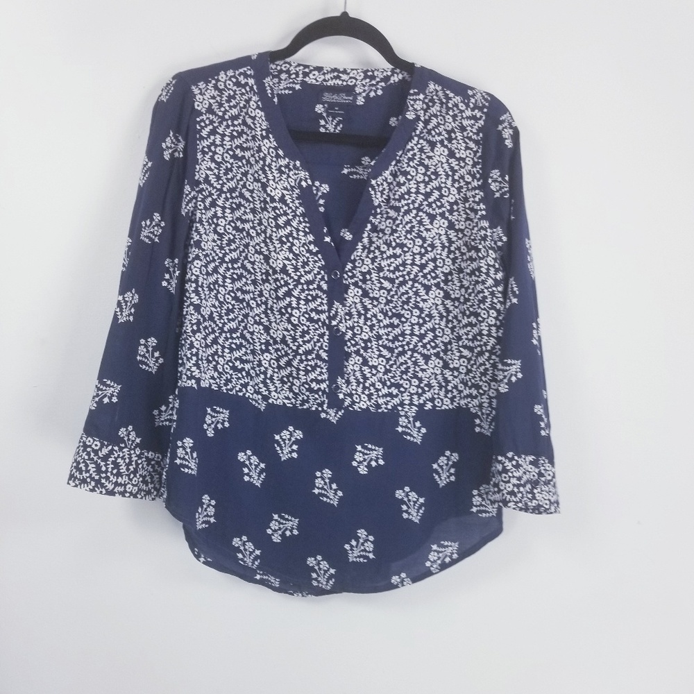 Lucky brand longsleeve button blouse M floral